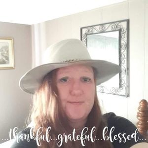 Meet your Posher, Lorie